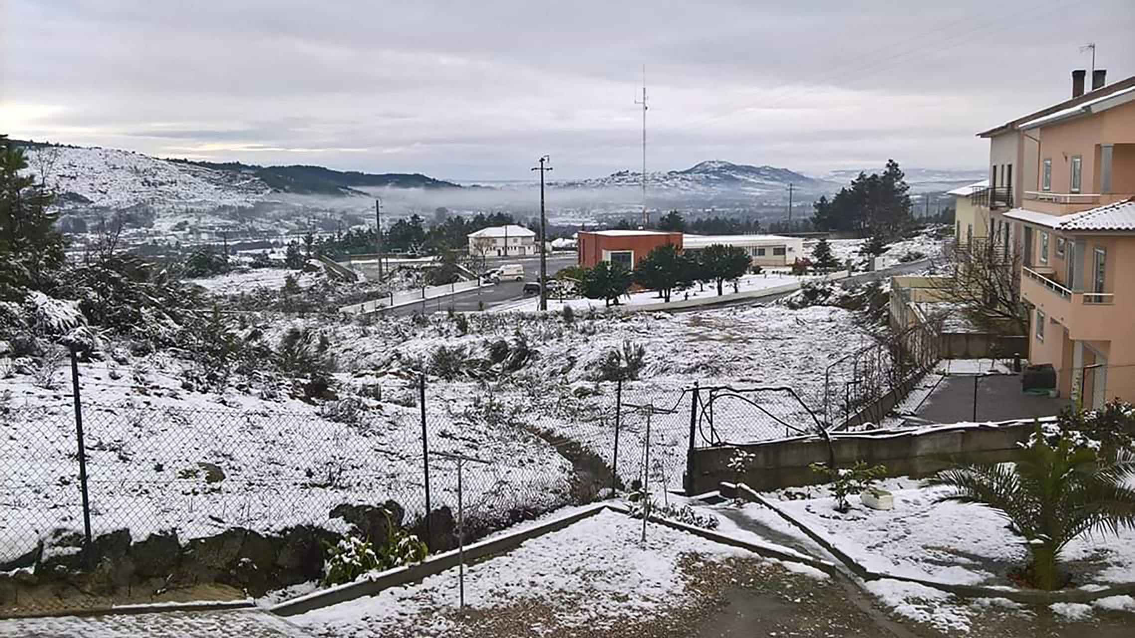 paisagem quartel com neve